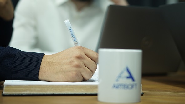 Команда Artisoft за работой